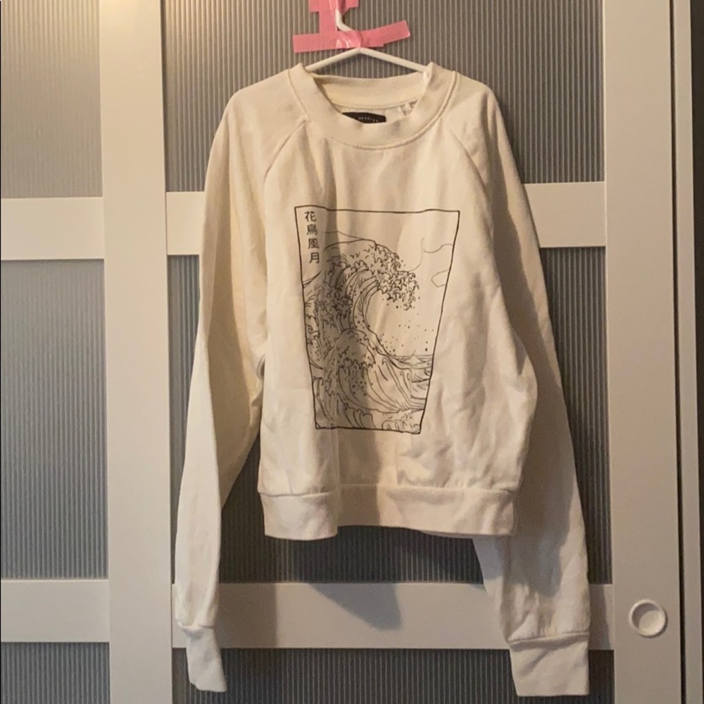 Super cute light sweatshirt with waves